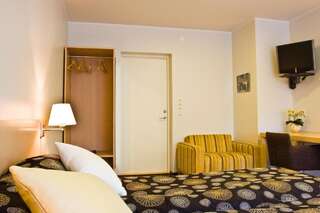 Отель Art Hotell Раквере Двухместный номер с 1 кроватью или 2 отдельными кроватями-6